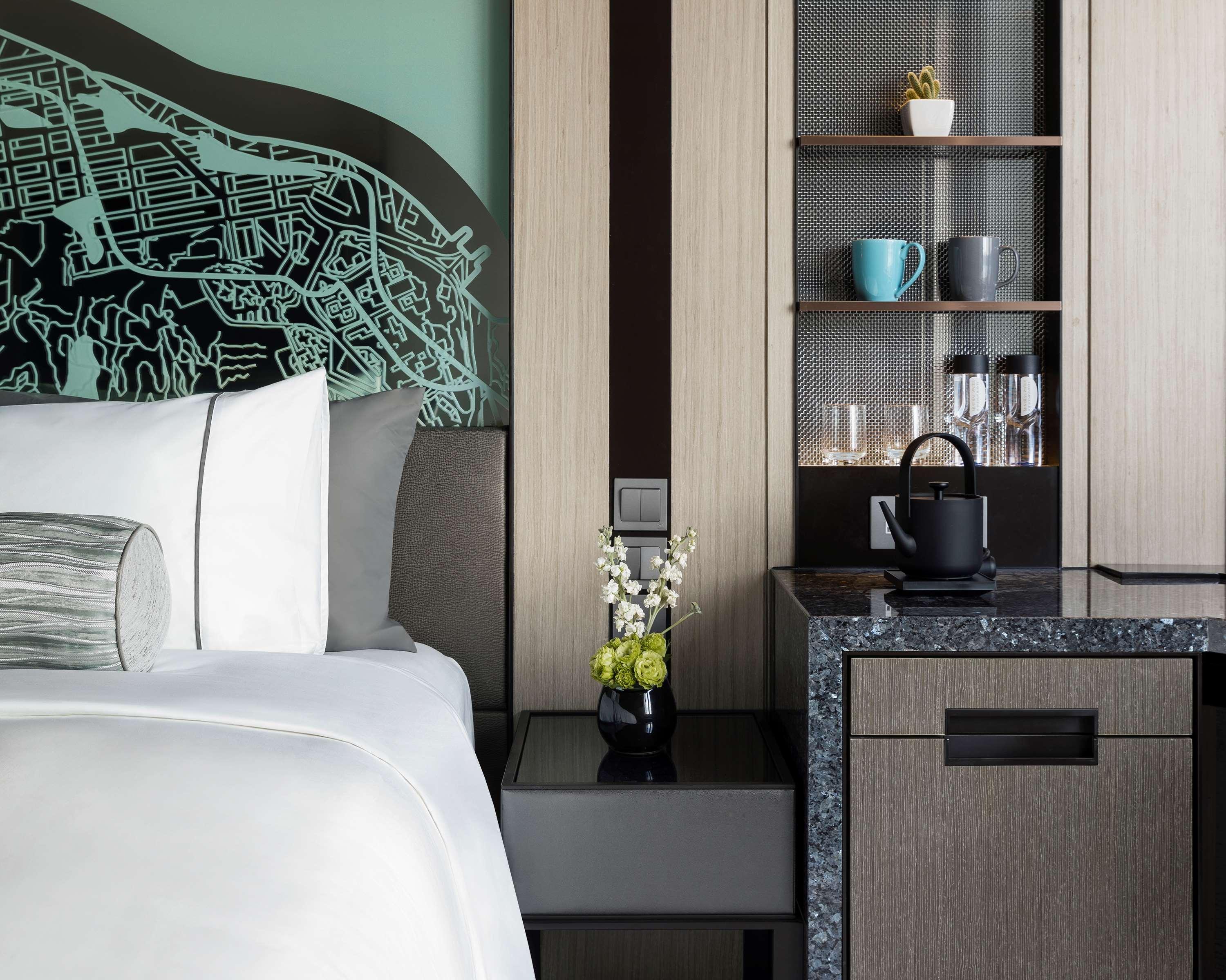 Hotel Hyatt Centric Victoria Harbour Hongkong Exterior foto