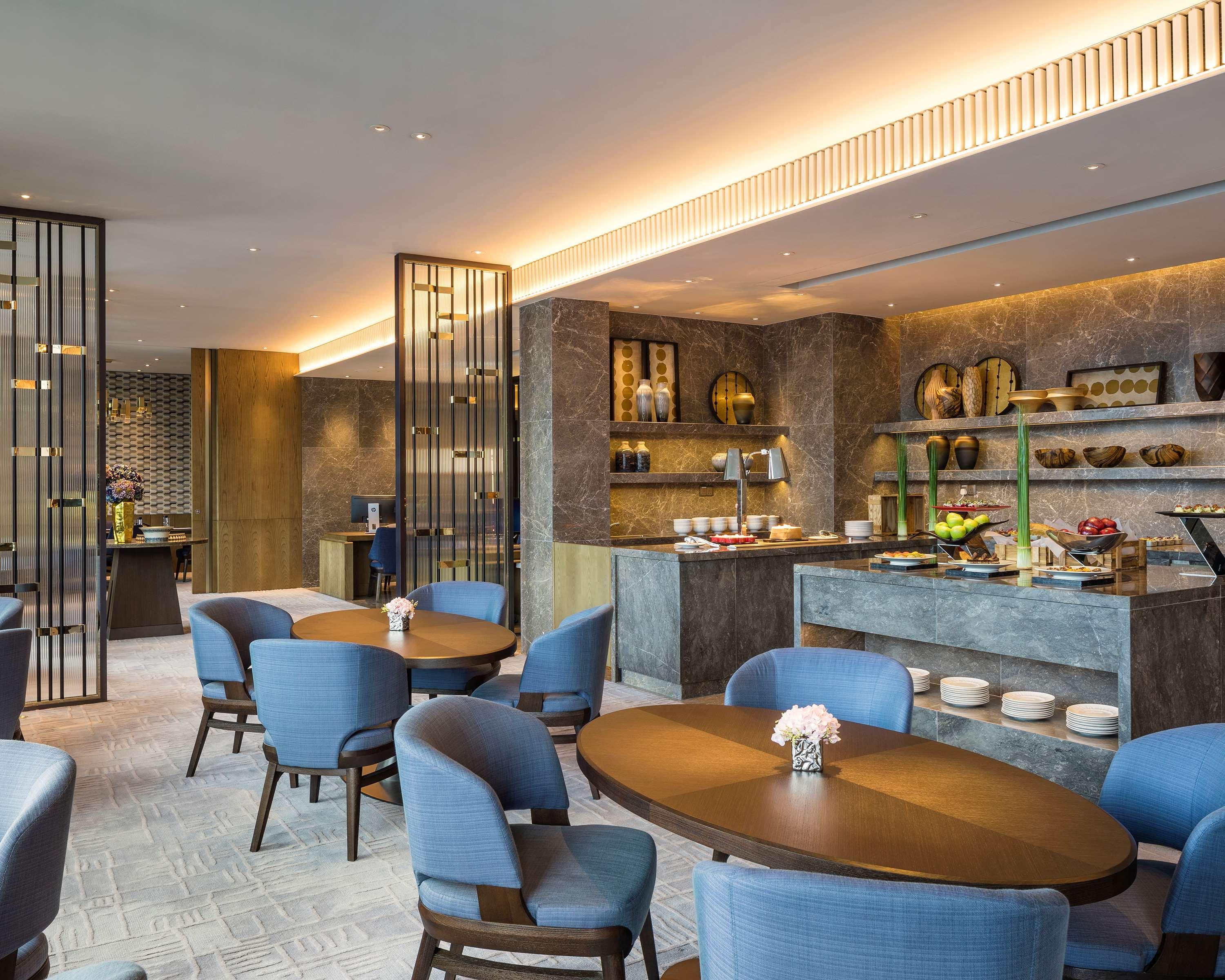 Hotel Hyatt Centric Victoria Harbour Hongkong Exterior foto